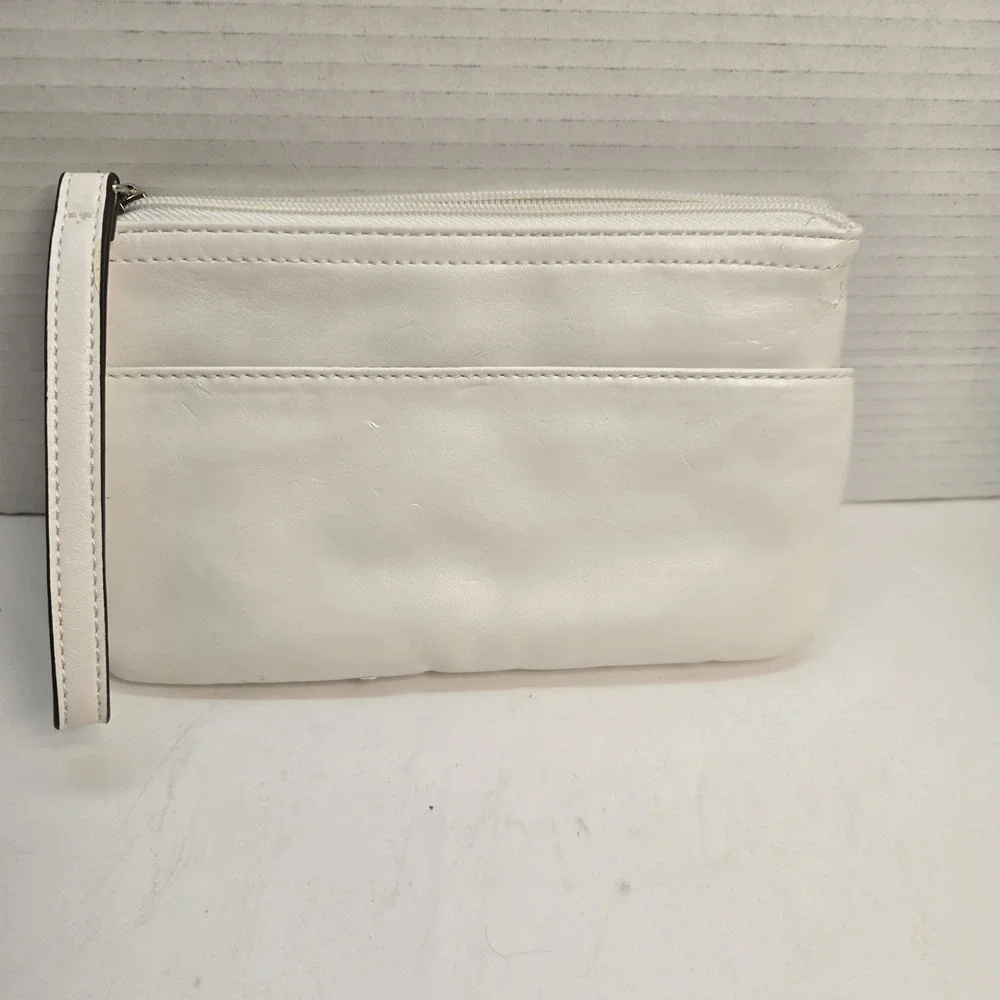 Elle wristlet crisp